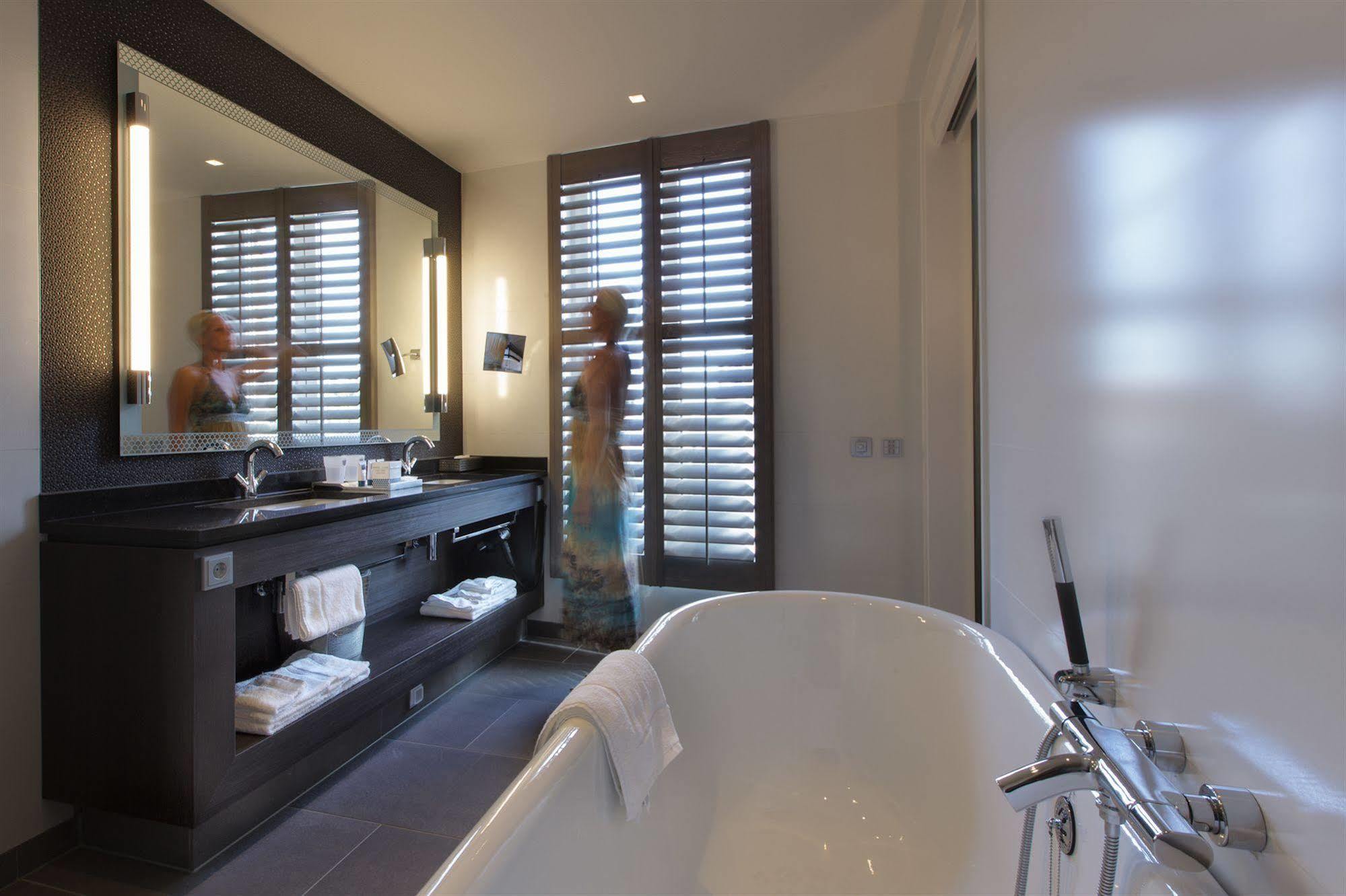 Hotel Dux โรมอนด์ ภายนอก รูปภาพ